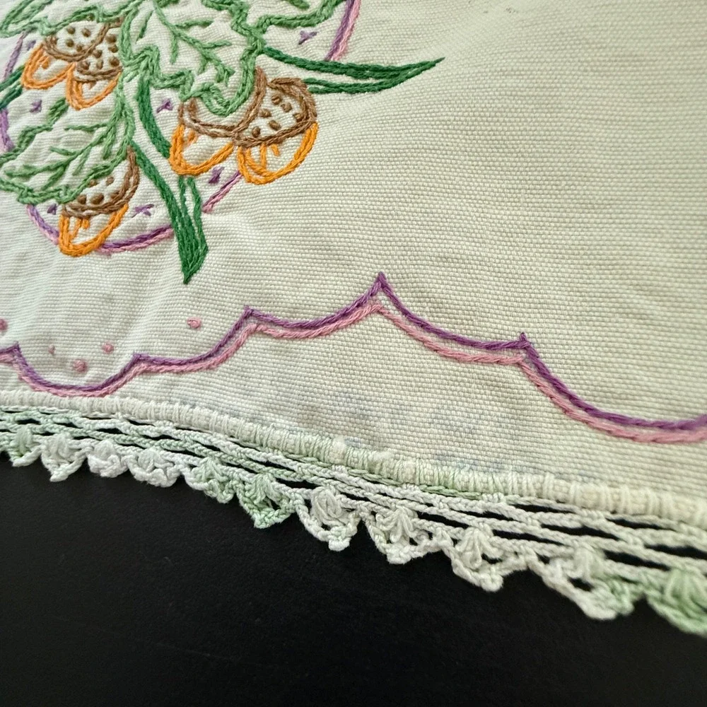 Vintage Hand Embroidered Acorn Oak Leaf Linens Table Runner Napkin Set Cream